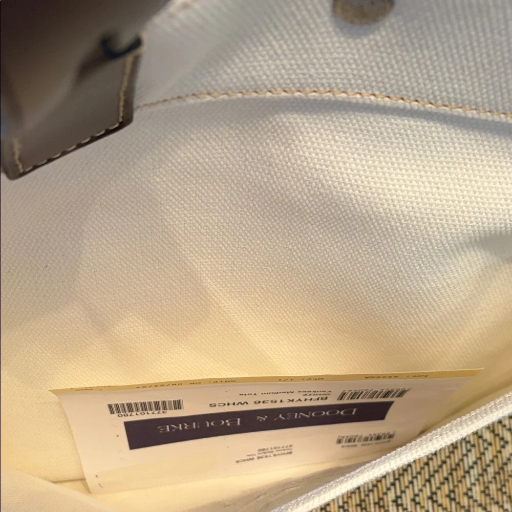 Dooney and Bourke NEW YORK YANKEES Cream and Brown Tote Bag - Picture 2 of 13